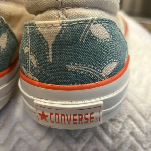 Converse, floral slip on canvas, shoes, size 10, green, white and orange - Picture 6 of 8